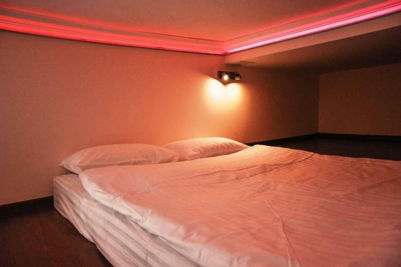 Kyiv Rouge Apartment מראה חיצוני תמונה